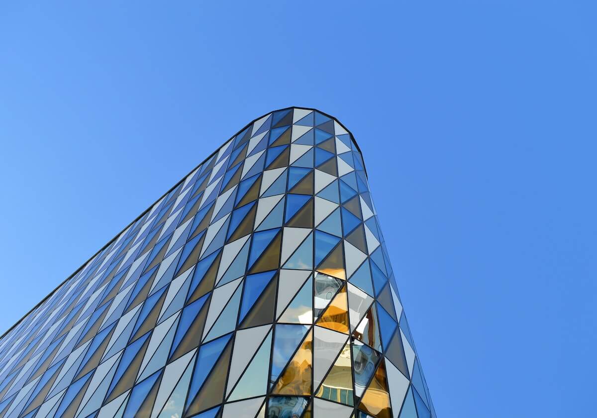 西甲冷门夜！巴列卡诺3-0横扫马竞，保级队逆袭逃出生天，床单军跌出前三